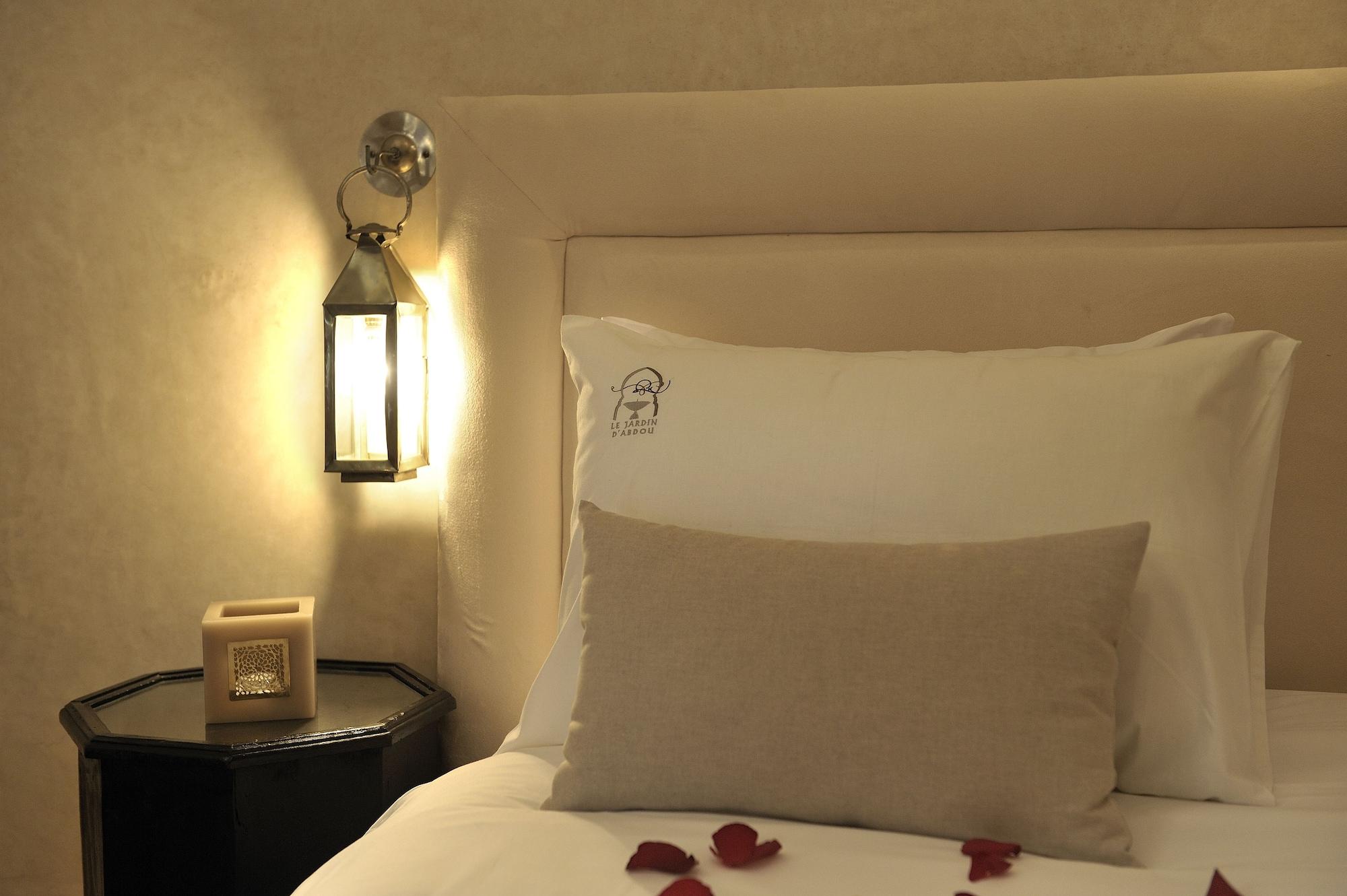 Riad Le Jardin D'Abdou Marrakesh Eksteriør bilde A bed with a pillow