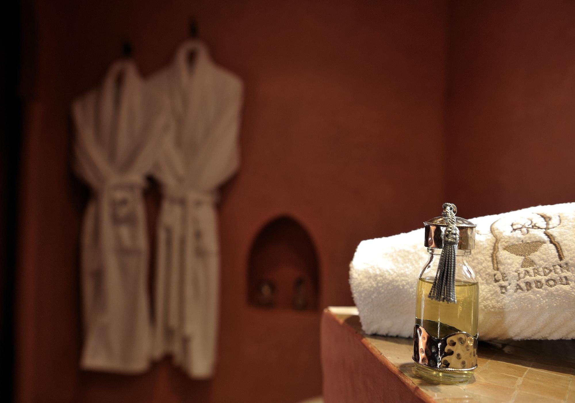 Riad Le Jardin D'Abdou Marrakesh Eksteriør bilde A bottle of massage oil