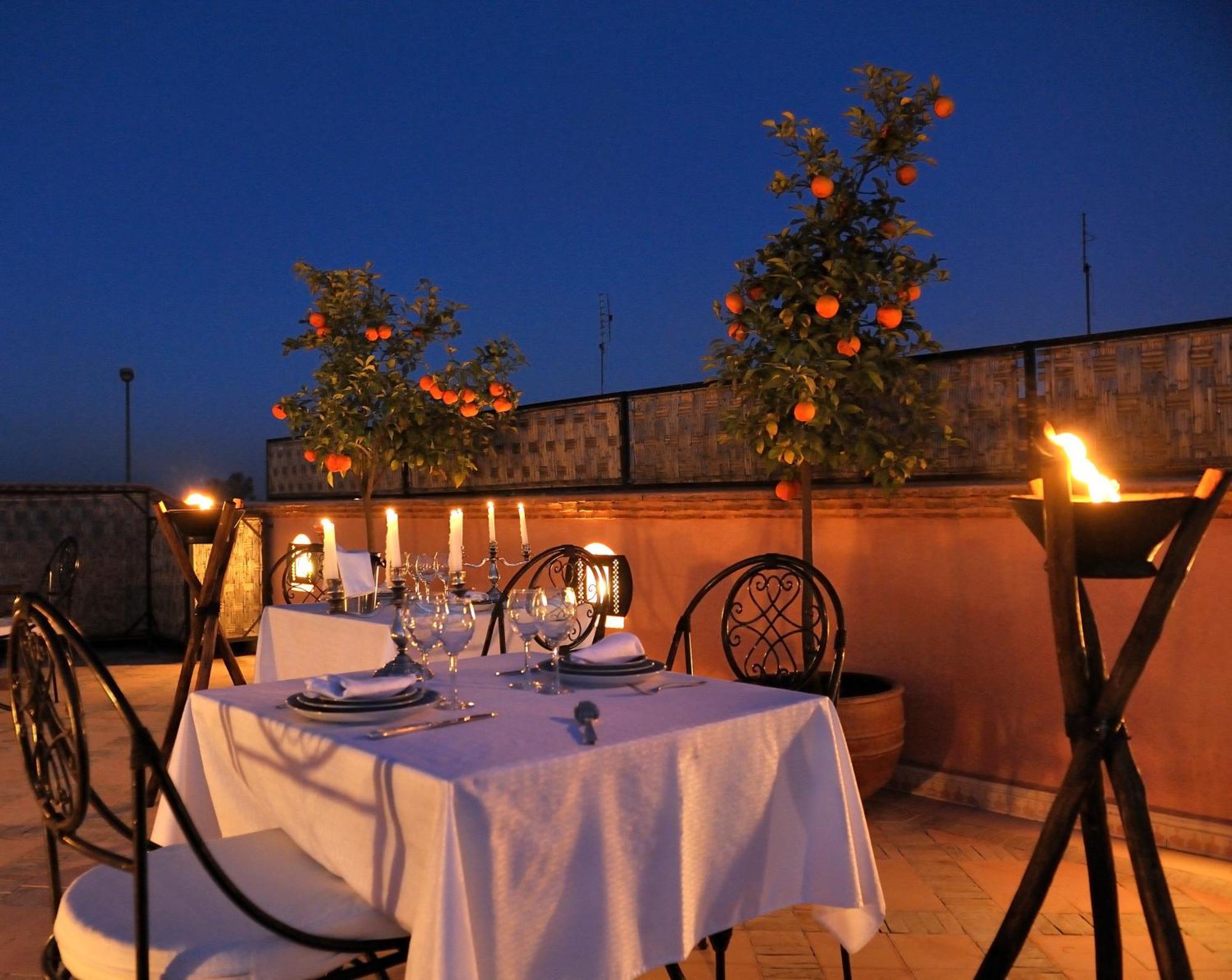Riad Le Jardin D'Abdou Marrakesh Eksteriør bilde Rooftop dining at the hotel