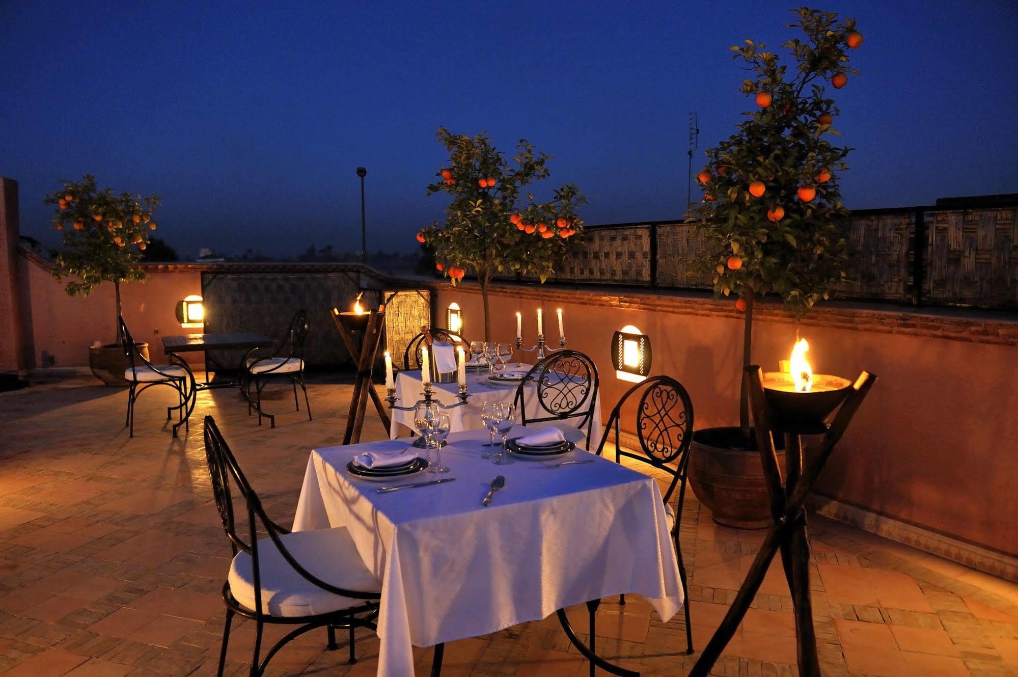 Riad Le Jardin D'Abdou Marrakesh Eksteriør bilde Rooftop dining at the hotel
